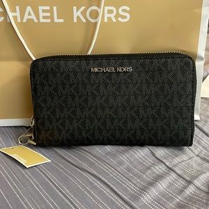 Brand new Michael kors wallet